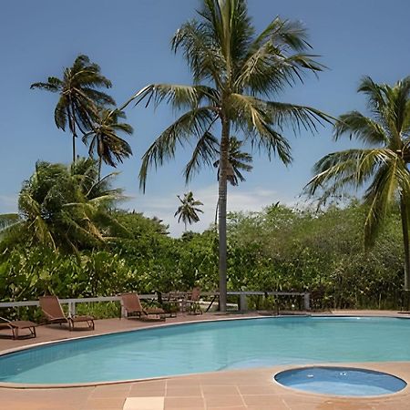 Em Frente A Praia De Taperapuan; Piscina; 1 Quarto; Wifi 300 Mbs; Estacionamento Gratuito 1 Veiculo Porto Seguro Kültér fotó