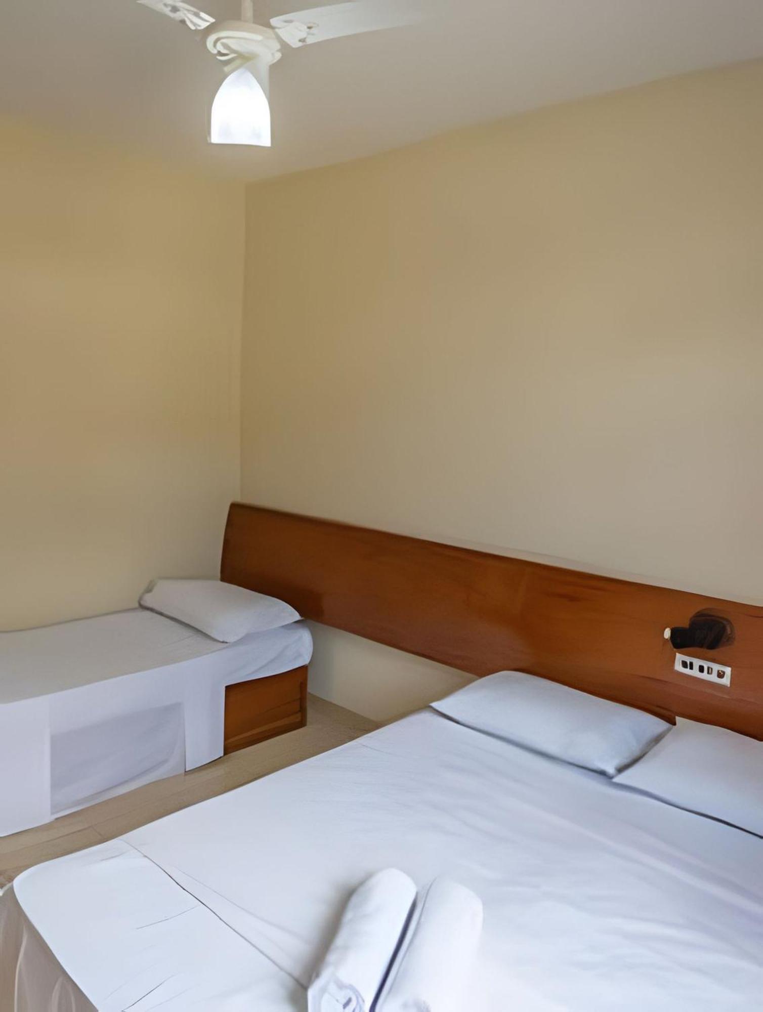 Em Frente A Praia De Taperapuan; Piscina; 1 Quarto; Wifi 300 Mbs; Estacionamento Gratuito 1 Veiculo Porto Seguro Kültér fotó